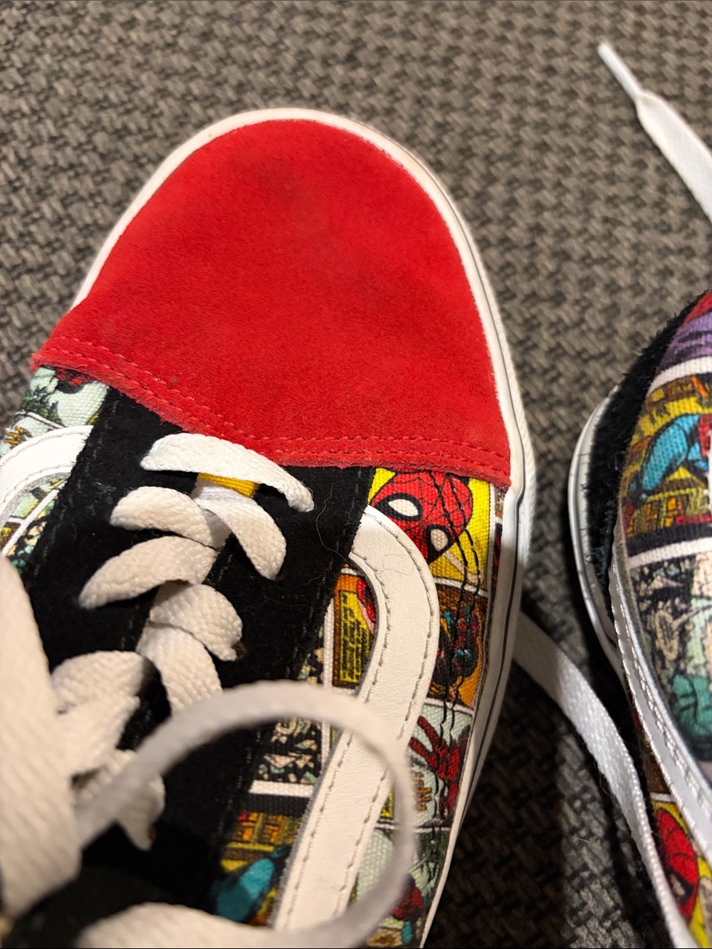 Women’s VANS Marvel Old School low tops - Picture 5 of 7